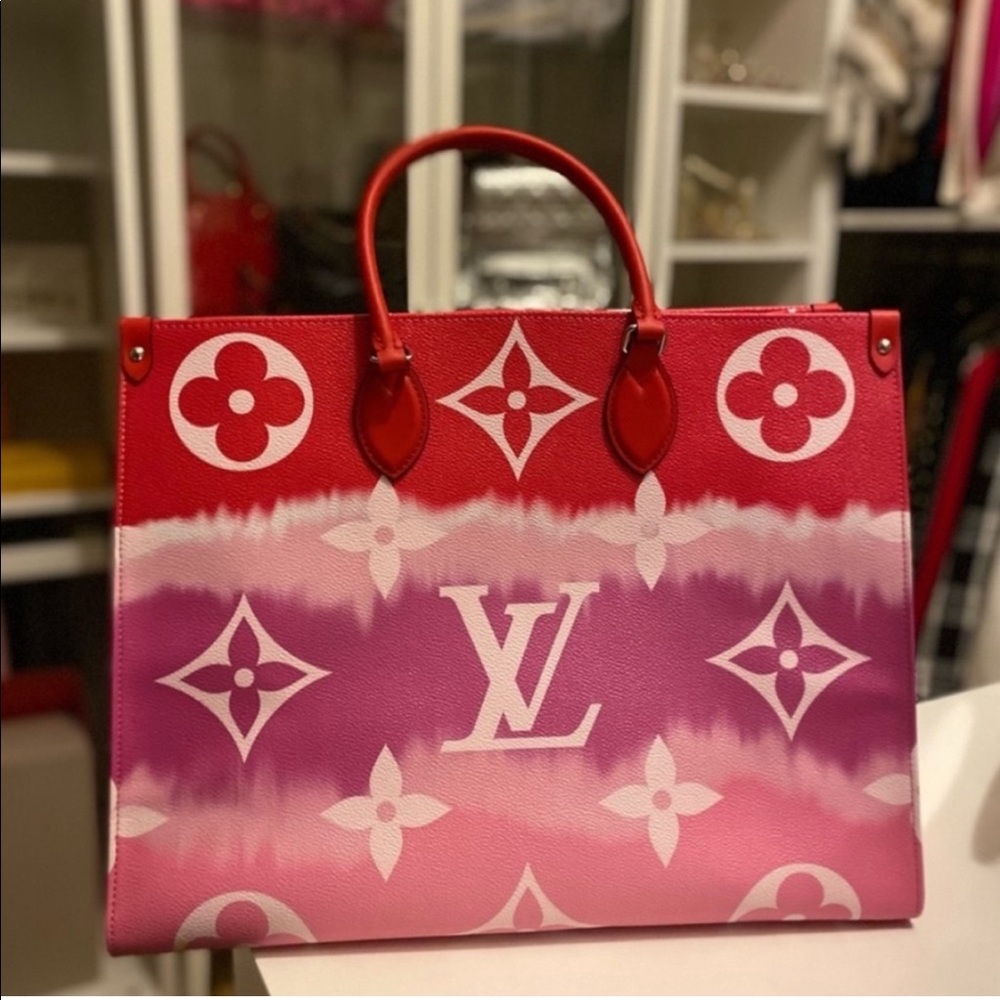 Be Barbie! Louis Vuitton Onthego Escale Rouge GM